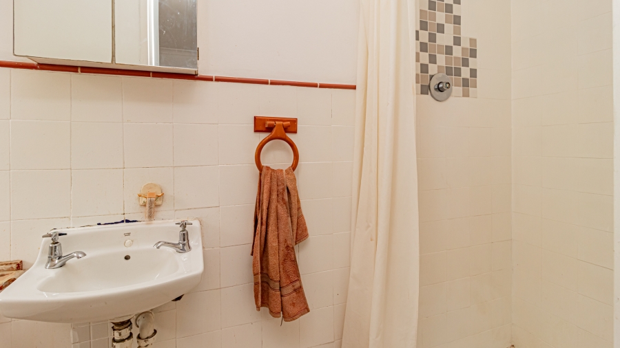 5 Bedroom Property for Sale in Sunnydale Western Cape